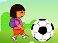 Даша играет в футбол
