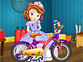 Принцесса София ремонтирует велосипед