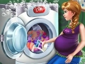 Беременная Анна стирает